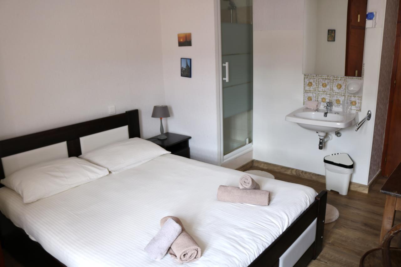 Auberge Saint Martin La Brigue Bagian luar foto